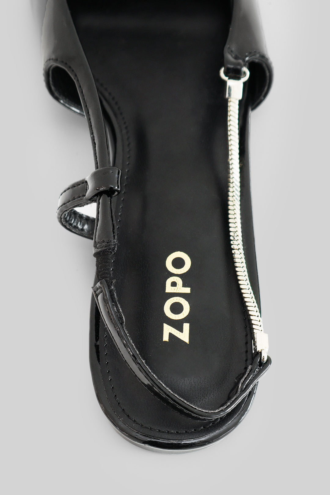 MULHER-SAPATO PRETO NOVO