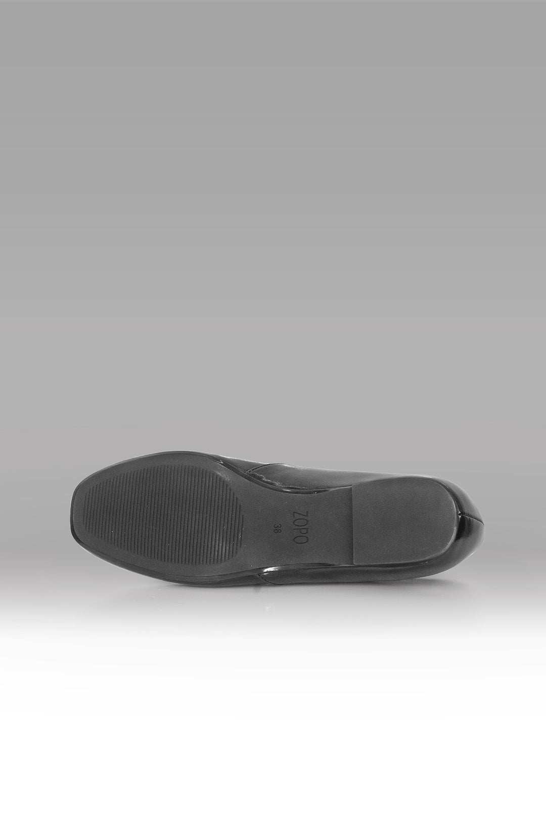 MULHER-SAPATO PRETO NOVO