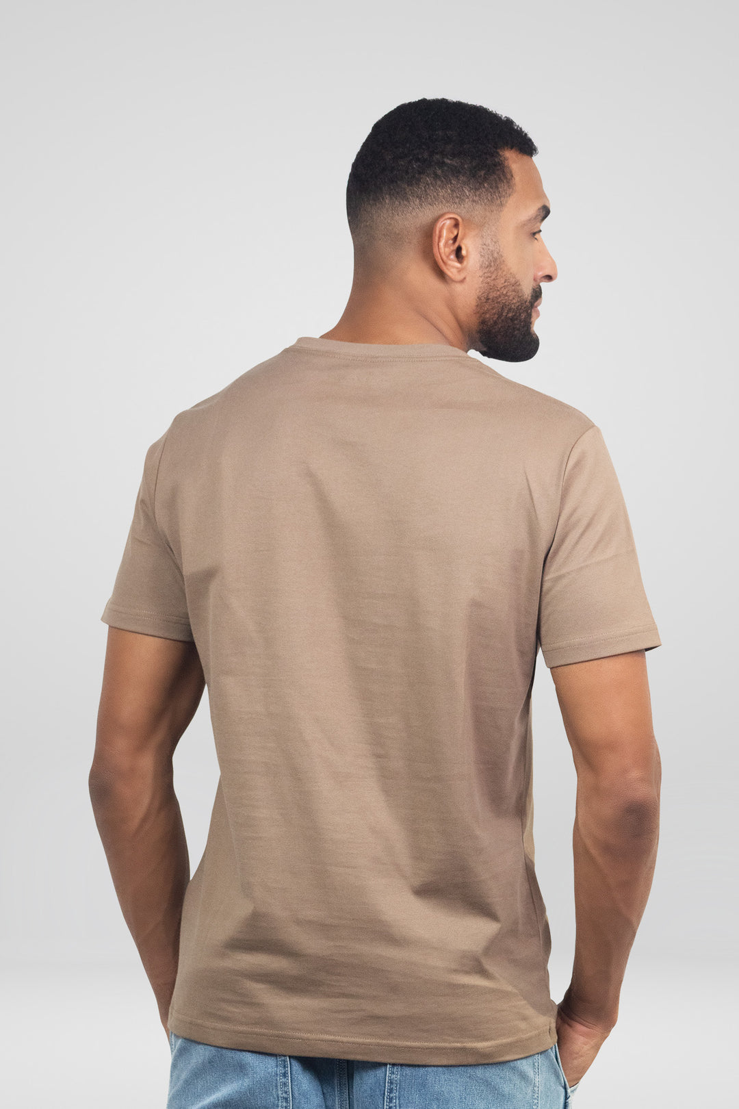 HOMEM-T-SHIRT CASTANHA NOVA