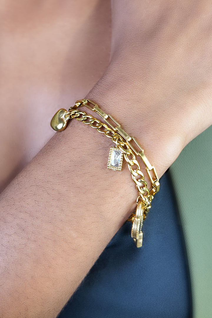 MULHER-PULSEIRA DOURADA NOVA