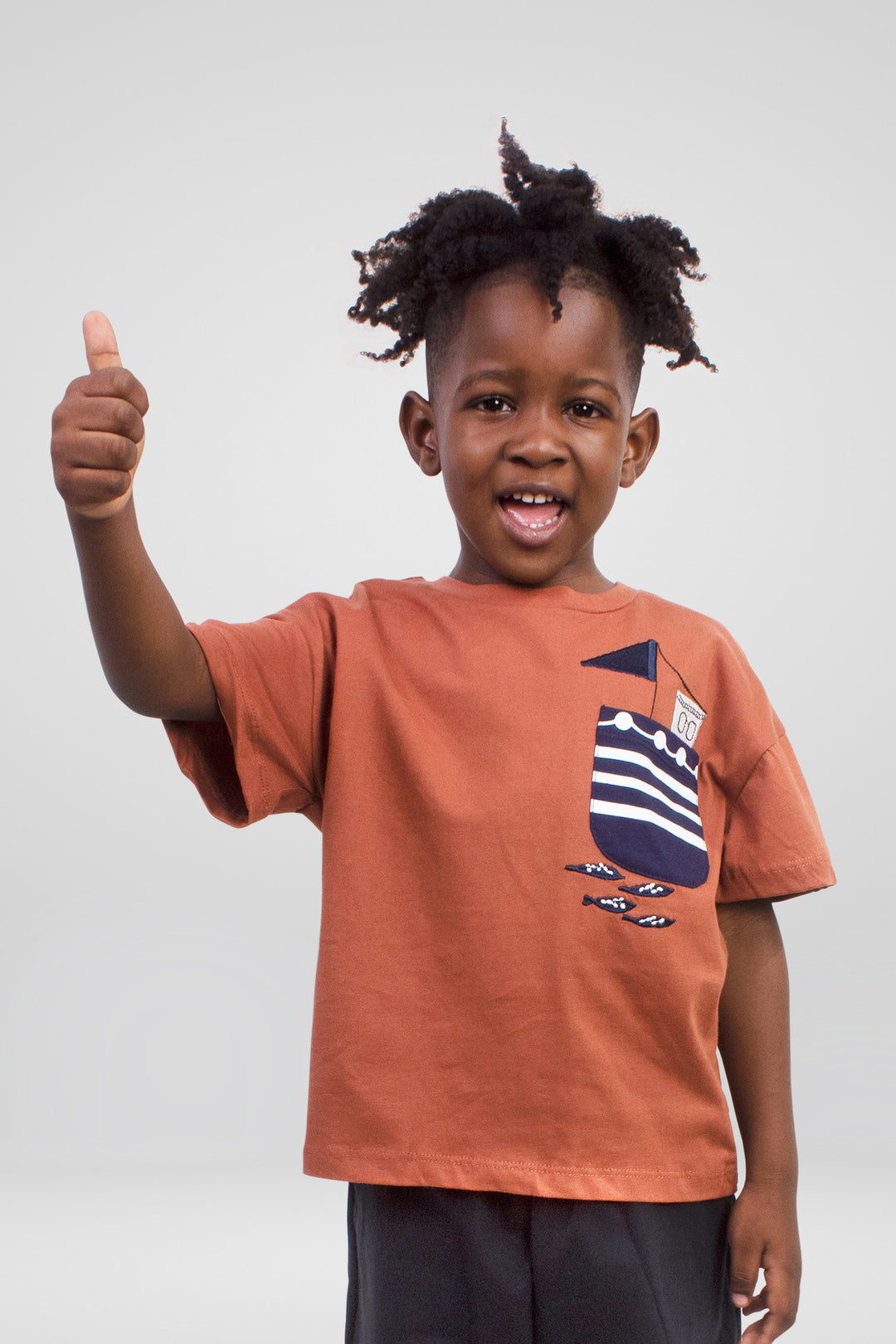 CRIANÇA-T-SHIRT CASTANHA NOVA