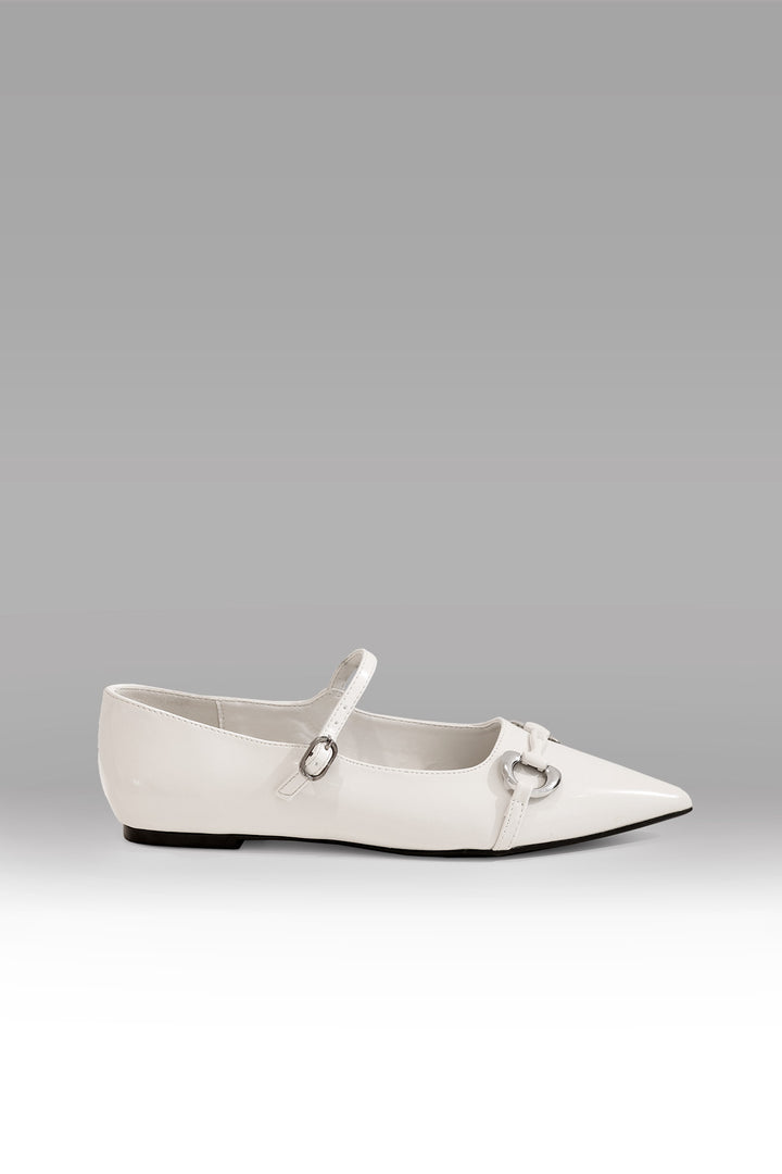 MULHER-SAPATO BRANCO NOVO