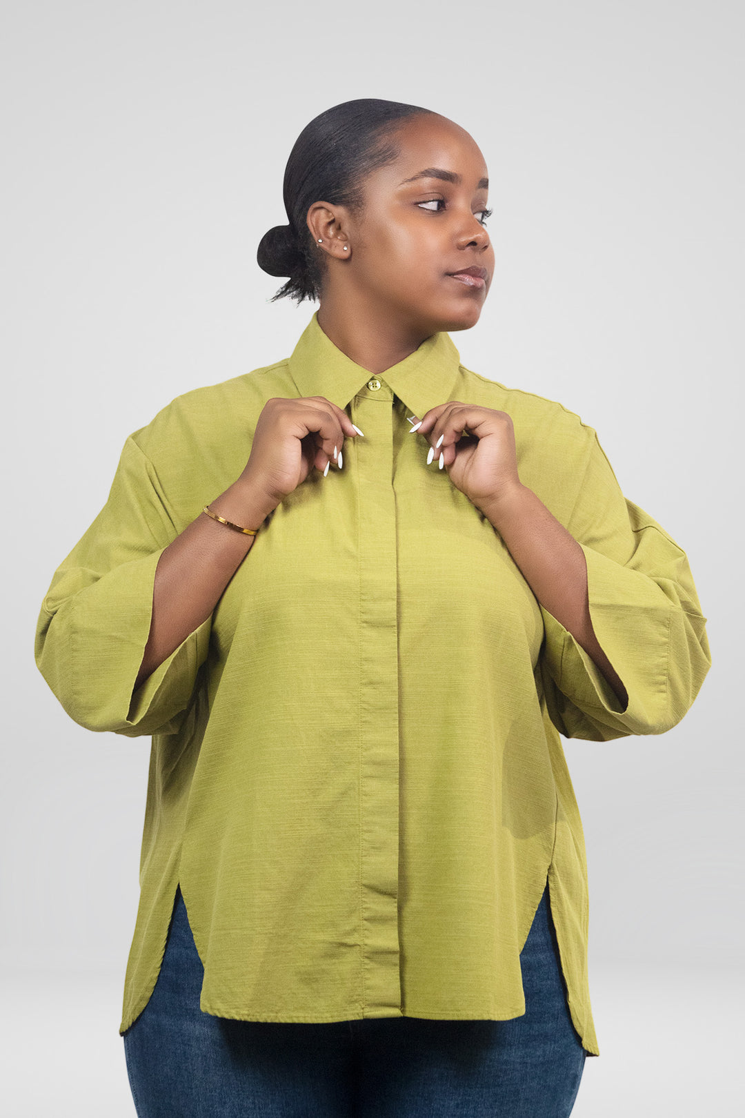 MULHER-CAMISA VERDE NOVA