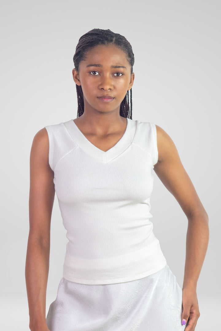 MULHER-BLUSA BRANCA NOVA