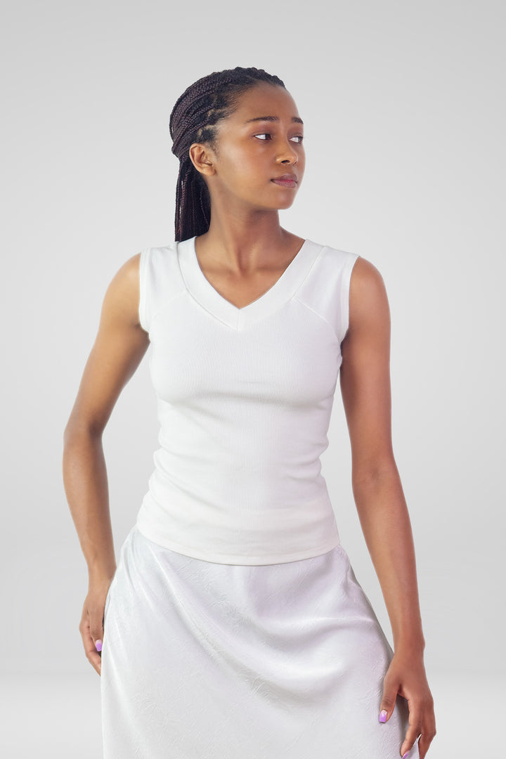 MULHER-BLUSA BRANCA NOVA