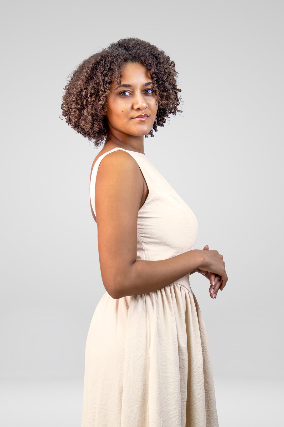 MULHER-VESTIDO CREME NOVO