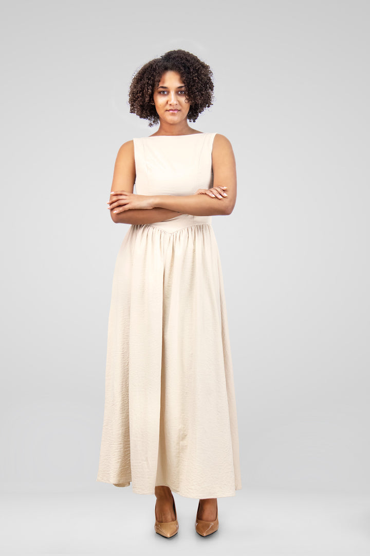 MULHER-VESTIDO CREME NOVO