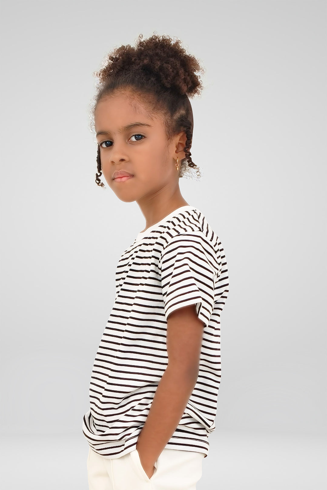 CRIANÇA-T-SHIRT LISTRAS PRETAS NOVA