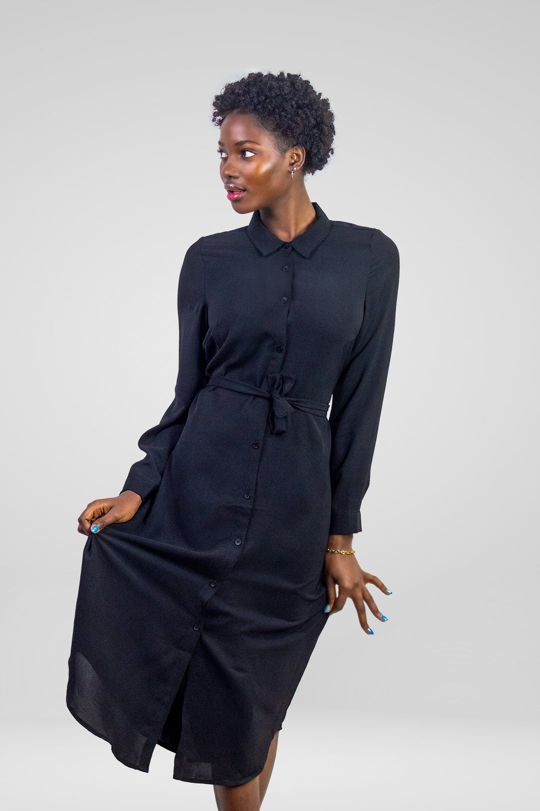 MULHER-VESTIDO PRETO NOVO