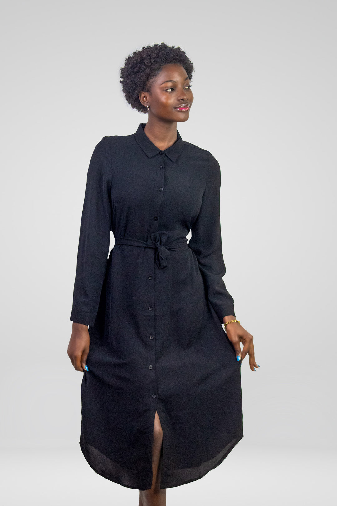 MULHER-VESTIDO PRETO NOVO