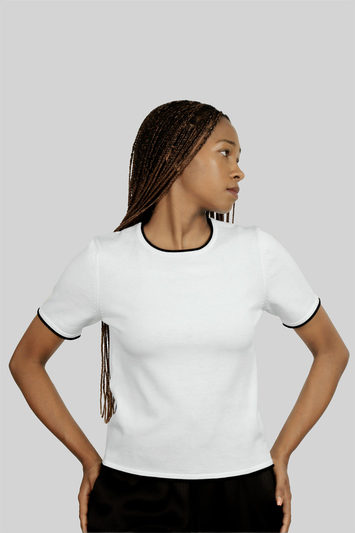 MULHER-BLUSA BRANCA NOVA