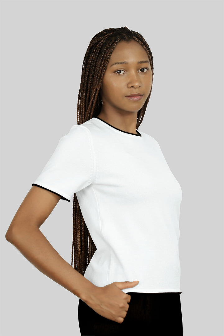 MULHER-BLUSA BRANCA NOVA