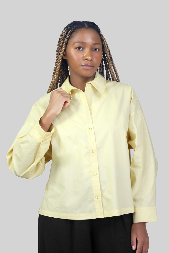 MULHER-CAMISA AMARELA NOVA 2026