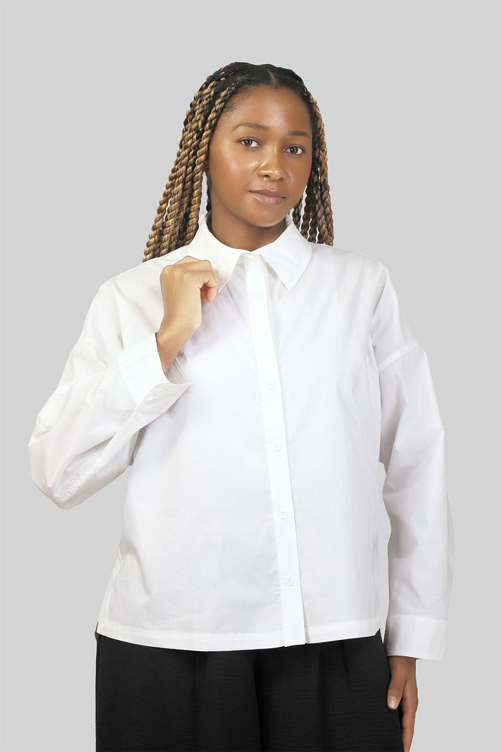 MULHER-CAMISA BRANCA NOVA 2026