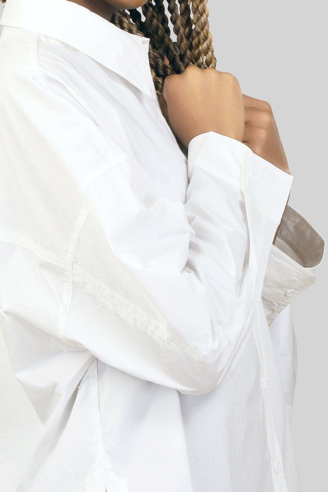 MULHER-CAMISA BRANCA NOVA 2026