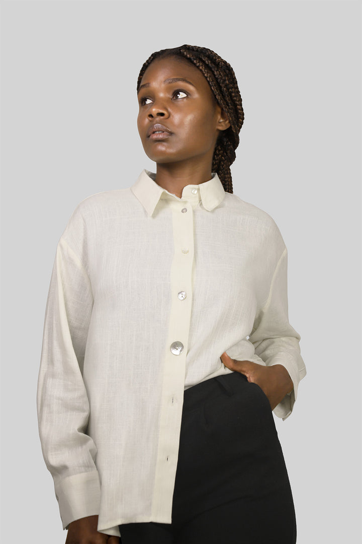 MULHER-CAMISA BRANCA NOVA