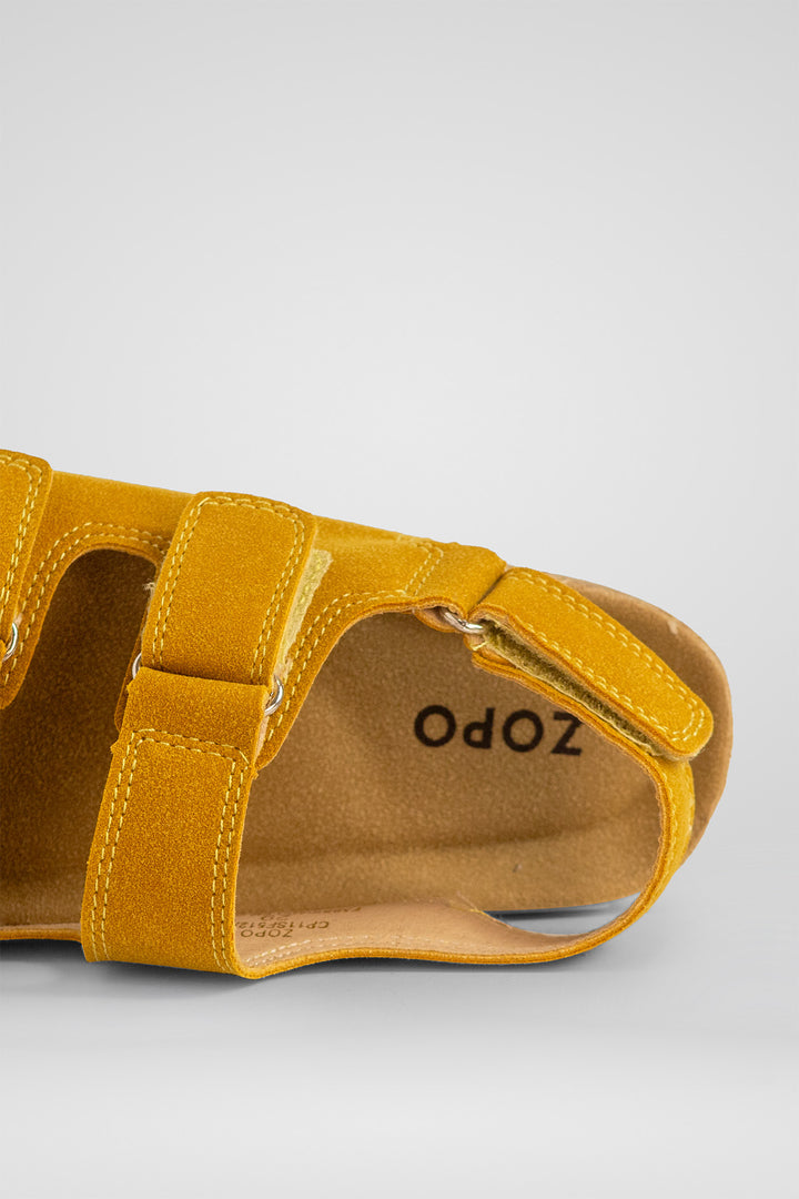 CRIANÇA-SANDÁLIA AMARELA NOVA