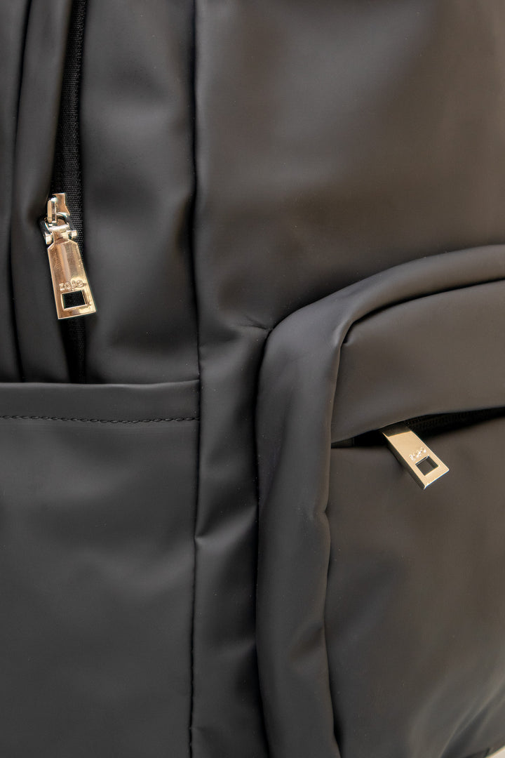 HOMEM-MOCHILA PRETA NOVA