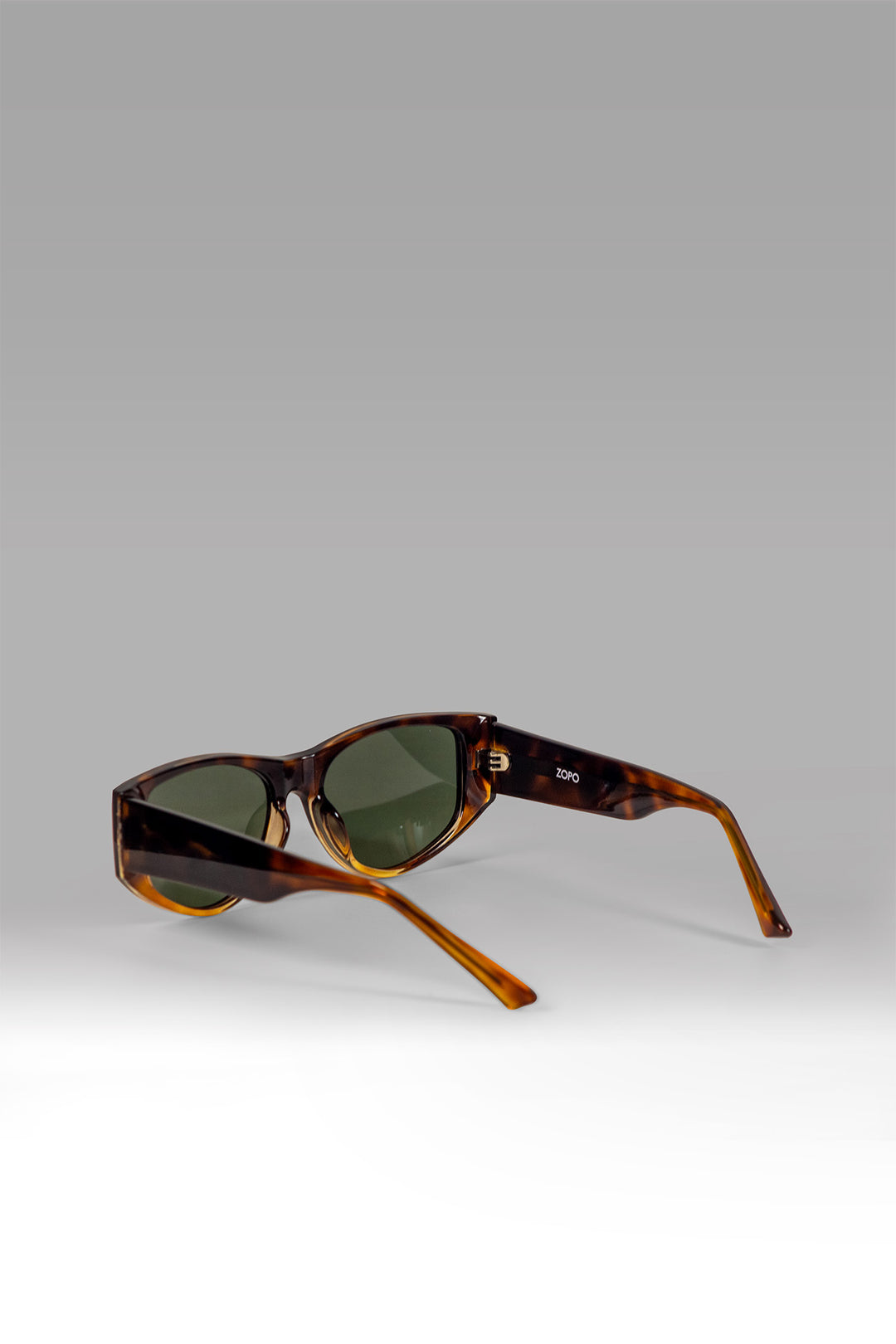 HOMEM-ÓCULOS DE SOL NOVO