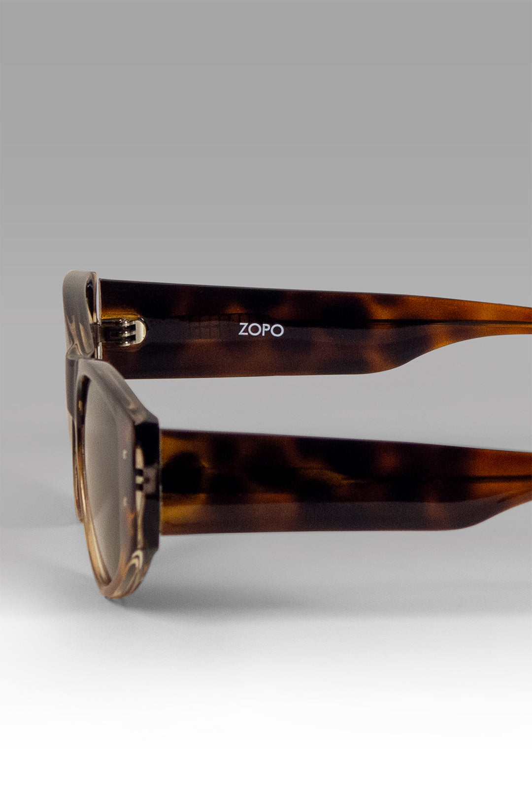 HOMEM-ÓCULOS DE SOL NOVO