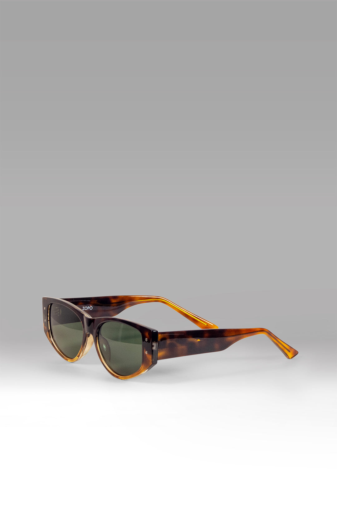 HOMEM-ÓCULOS DE SOL NOVO