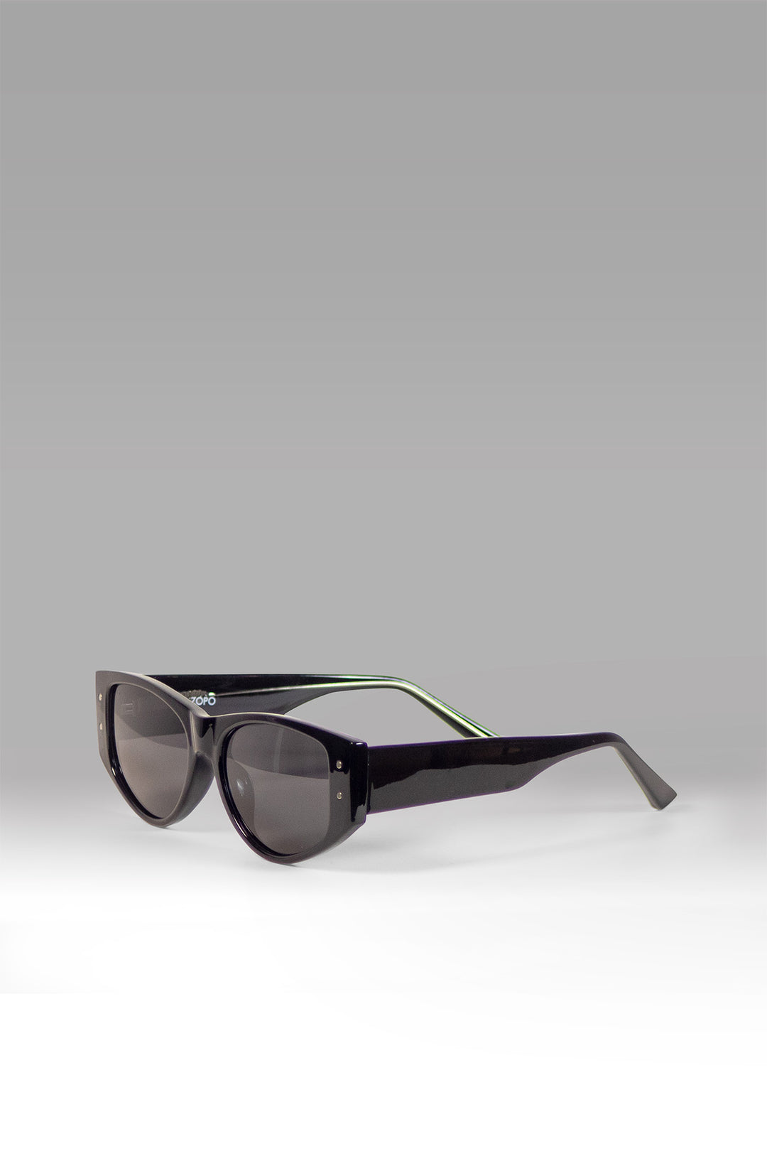 HOMEM-ÓCULOS DE SOL NOVO