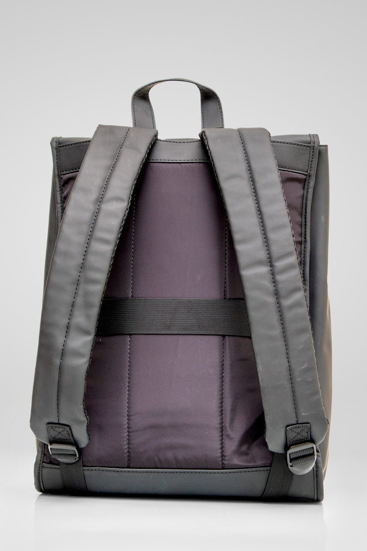 HOMEM-MOCHILA PRETA NOVA