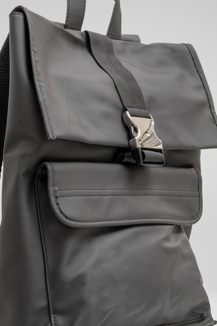 HOMEM-MOCHILA PRETA NOVA