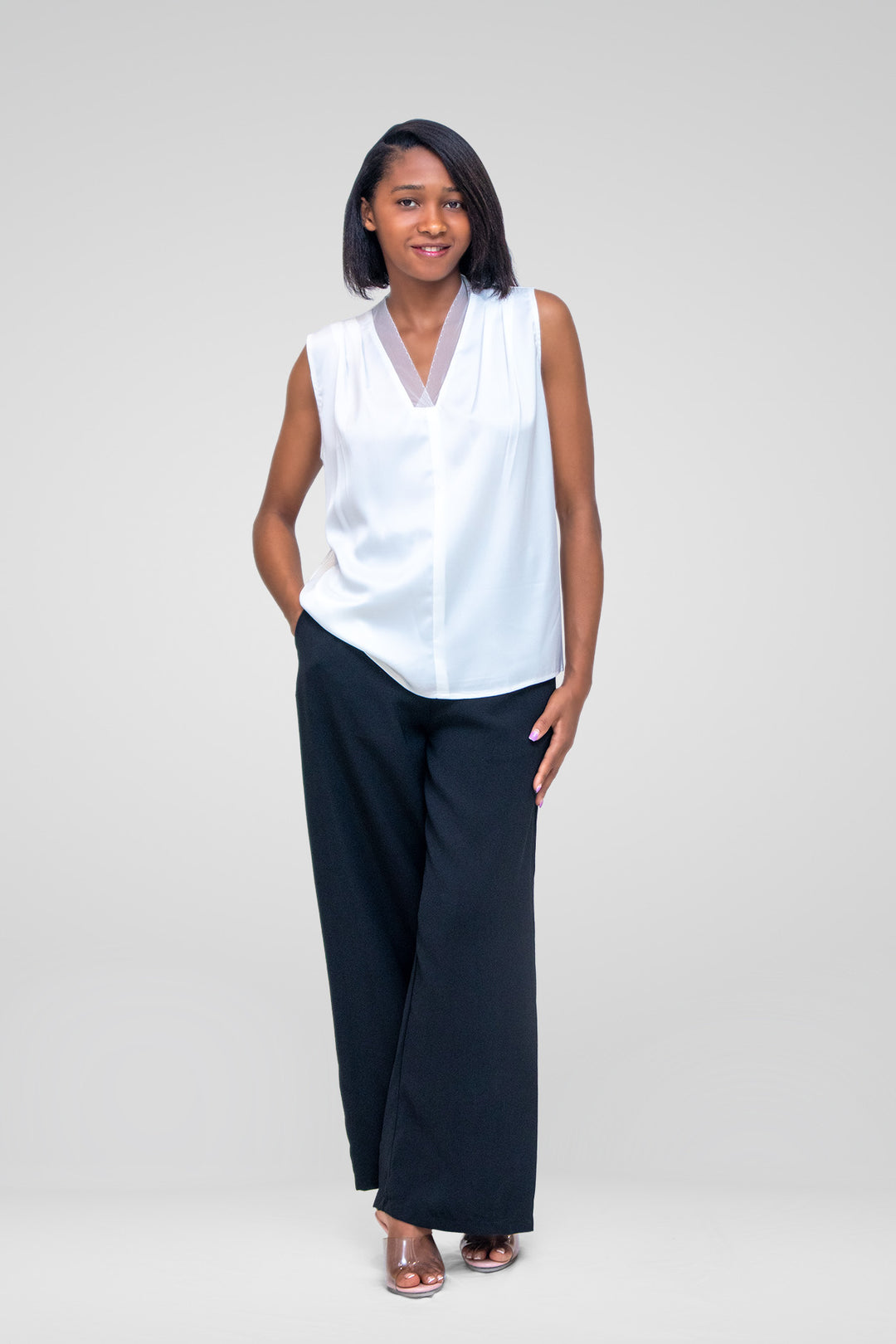 MULHER-BLUSA BRANCA NOVA