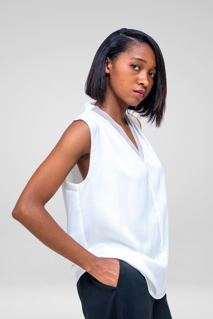 MULHER-BLUSA BRANCA NOVA