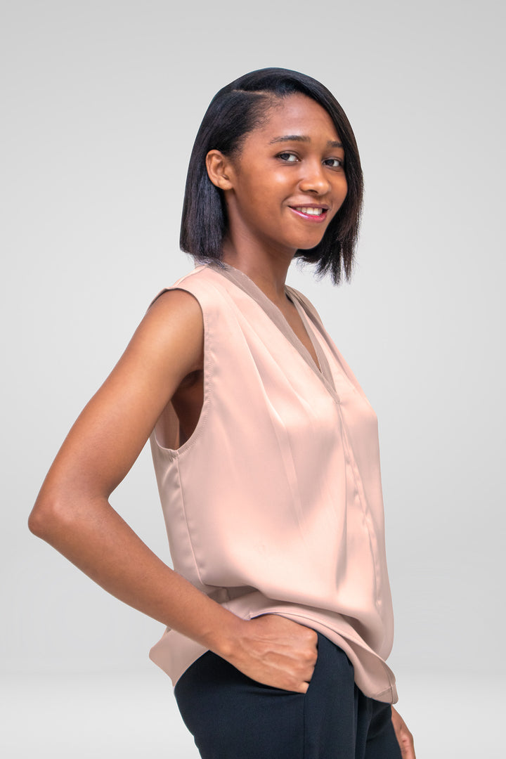 MULHER-BLUSA CREME NOVA