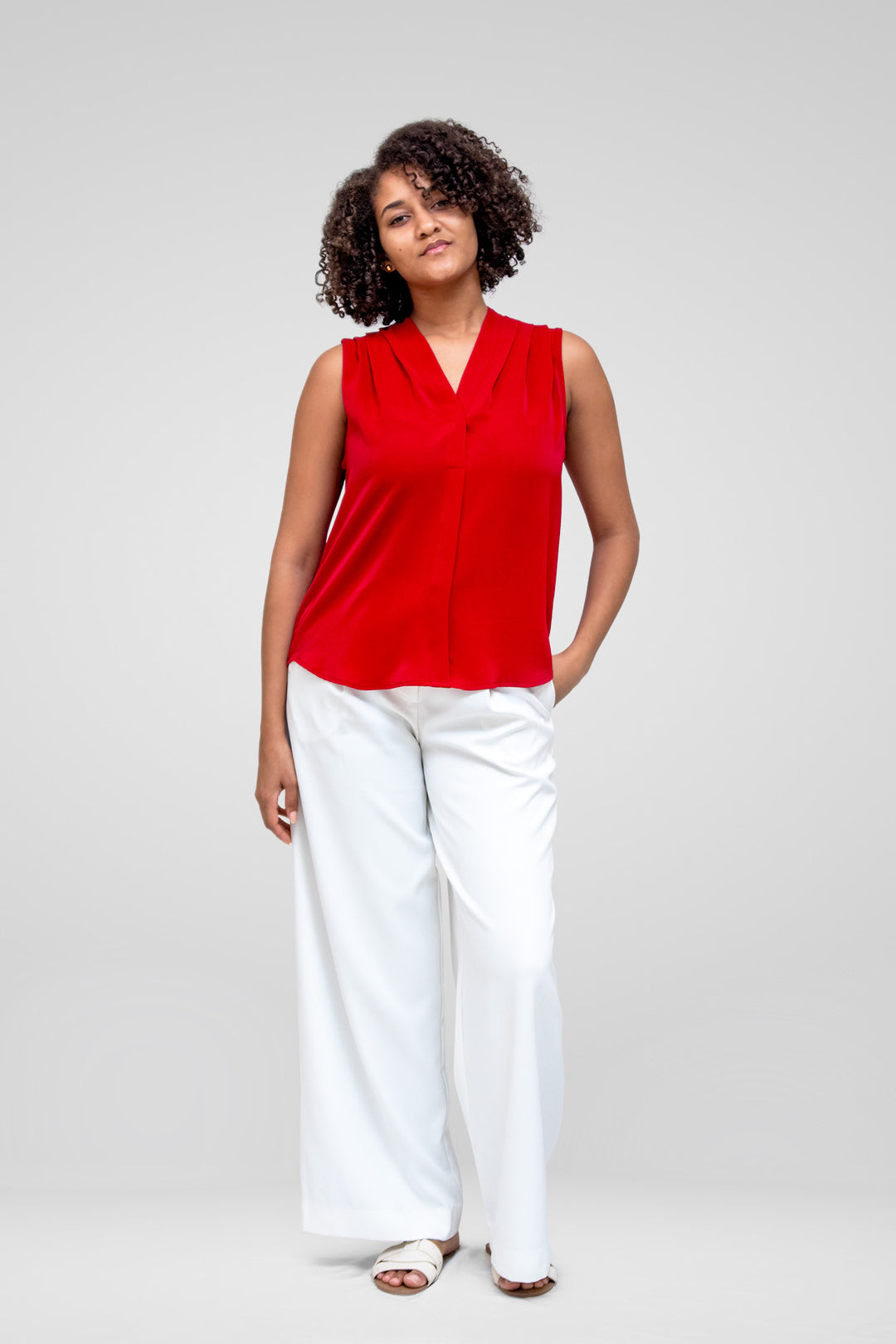 MULHER-BLUSA VERMELHA NOVA