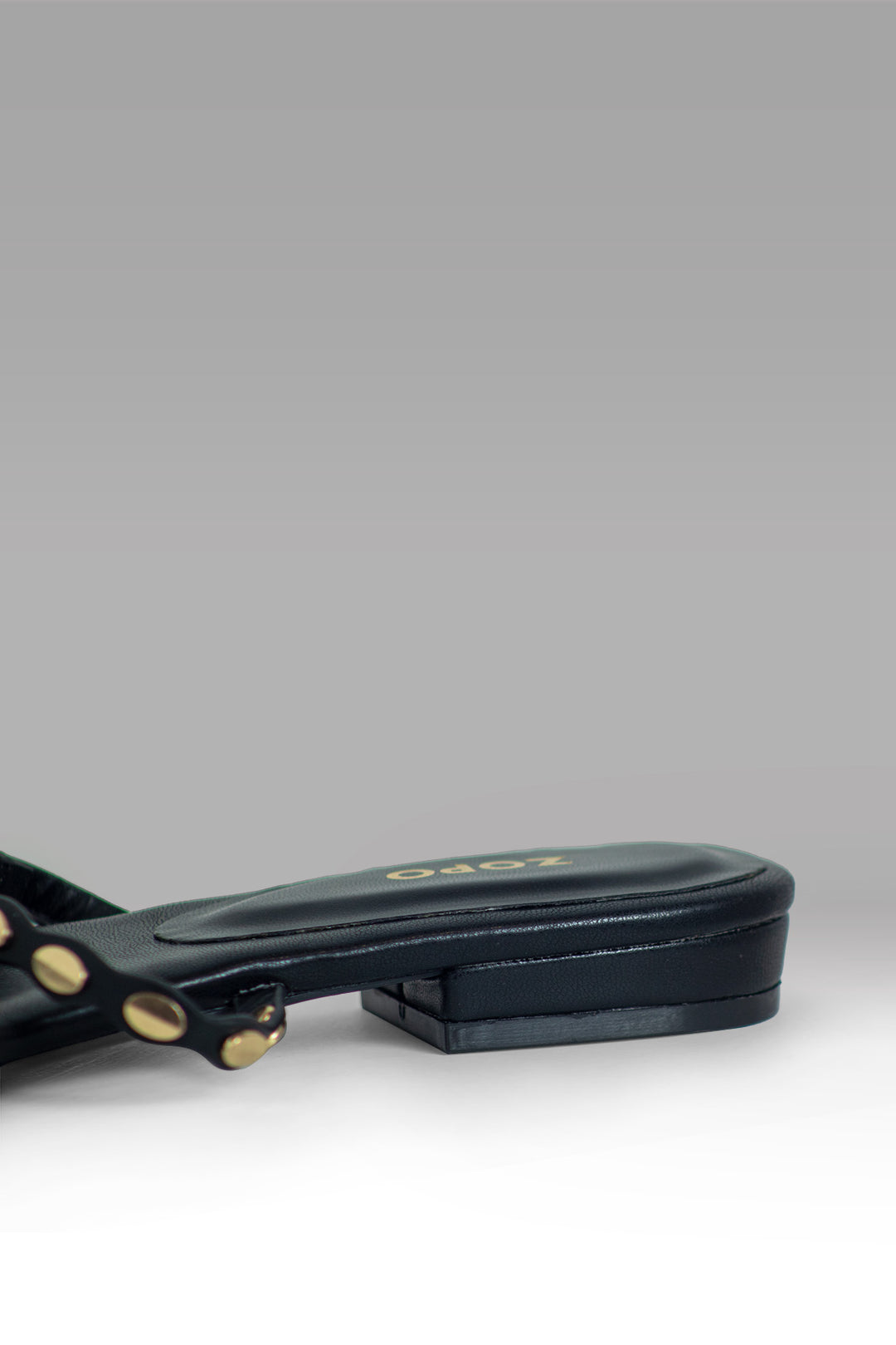 MULHER-CHINELOS PRETO NOVO