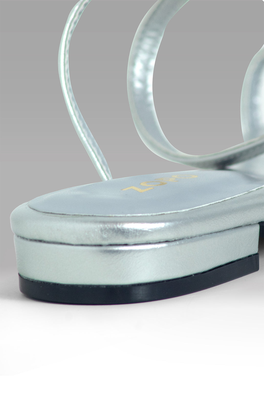 MULHER-SANDÁLIAS PRATEADA NOVA