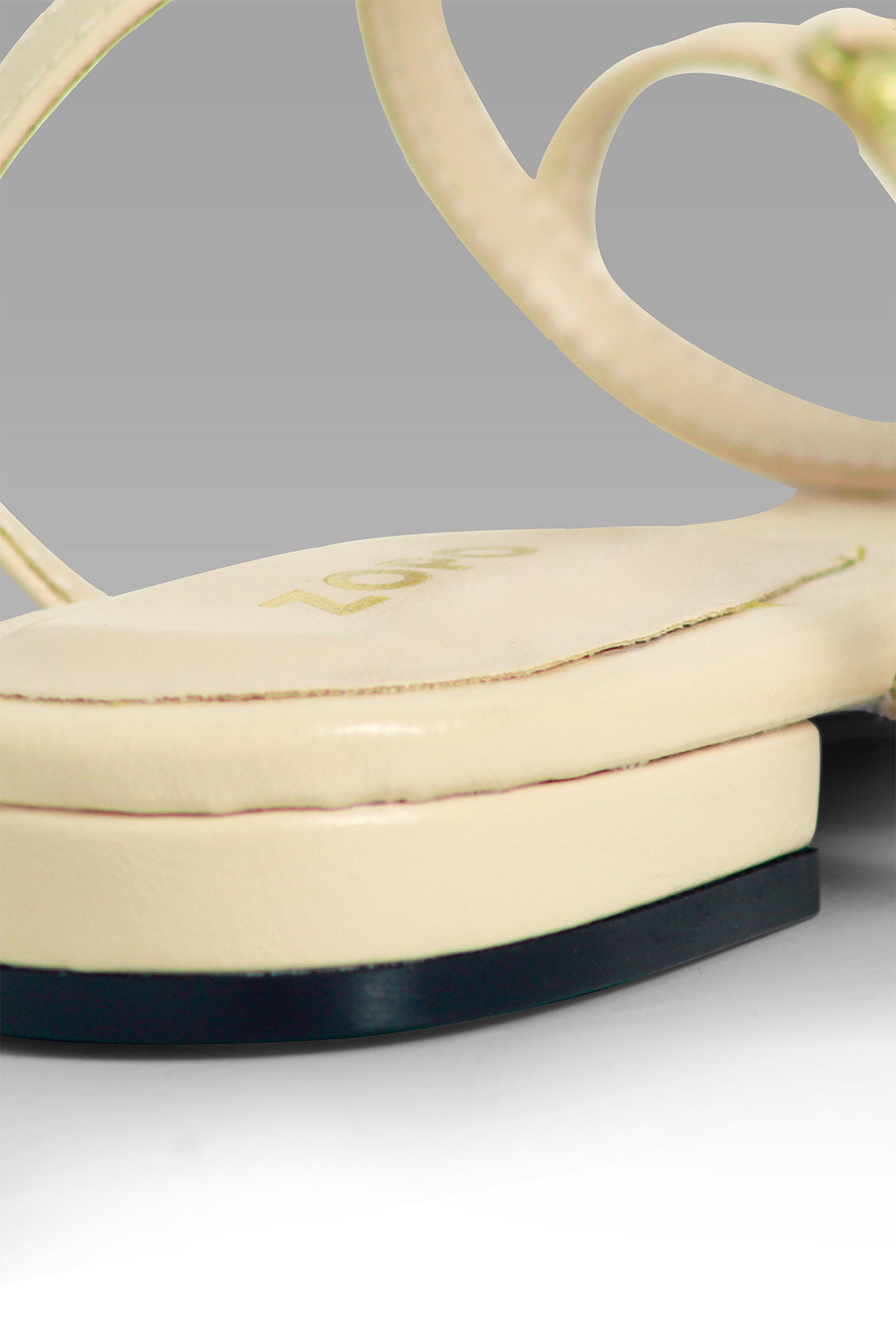 MULHER-SANDÁLIAS CREME NOVA