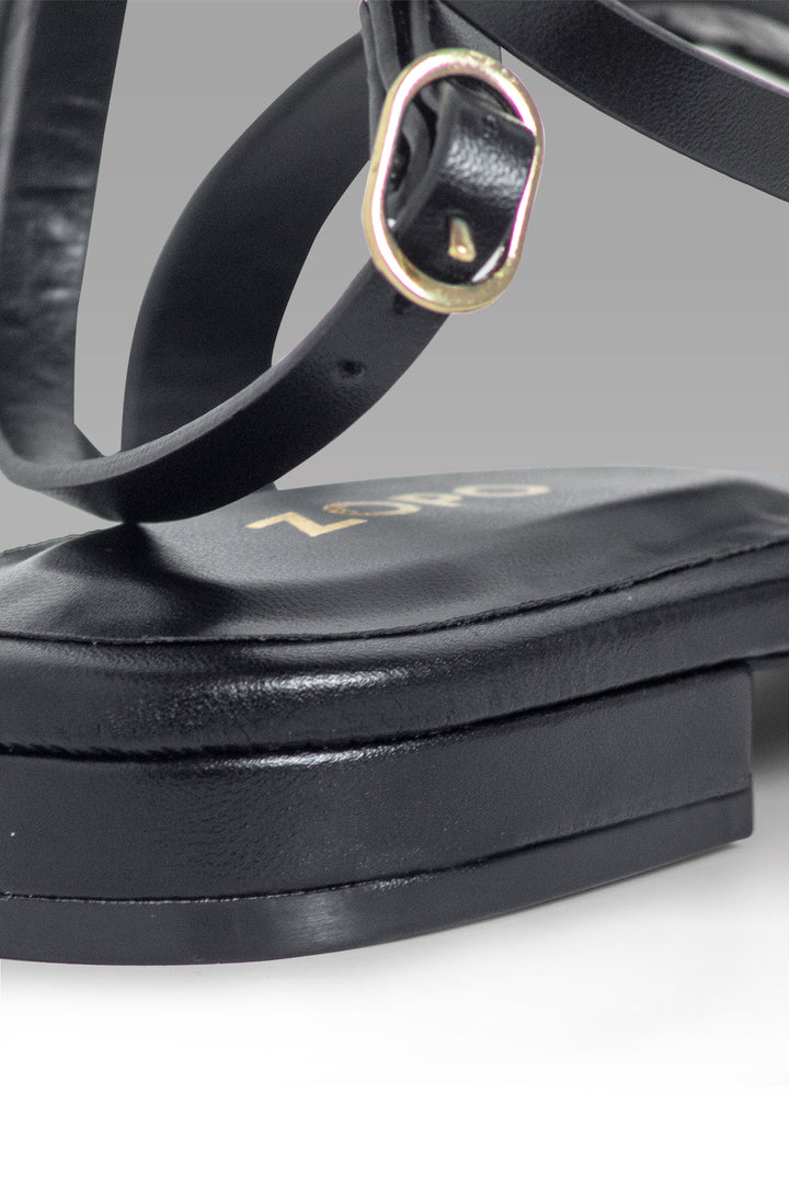 MULHER-SANDÁLIAS PRETA NOVA