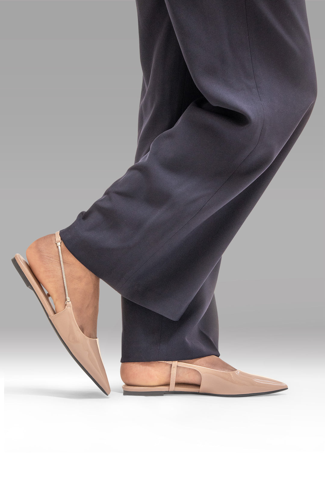 MULHER-SAPATO CÁQUI NOVO