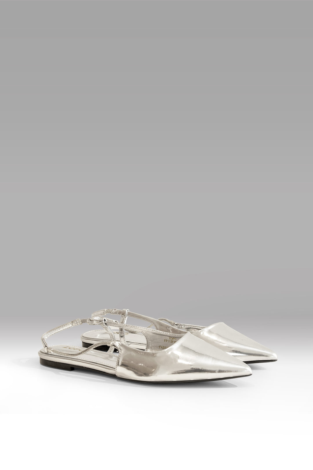 MULHER-SAPATO PRATEADO NOVO