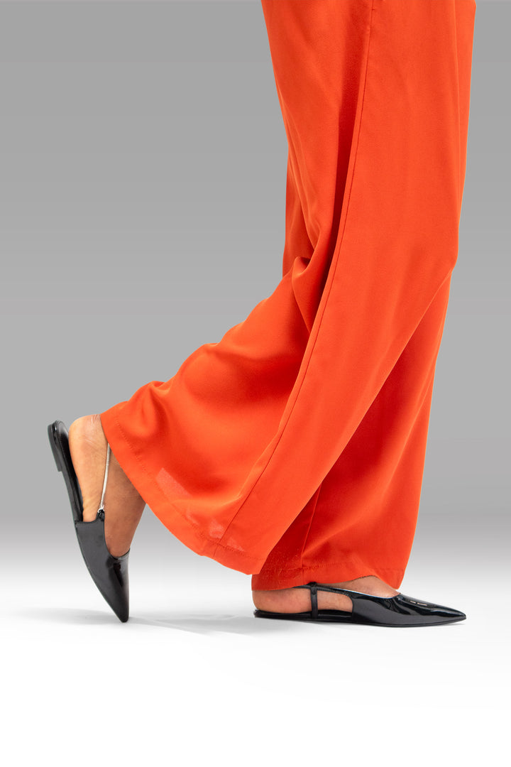 MULHER-SAPATO PRETO NOVO