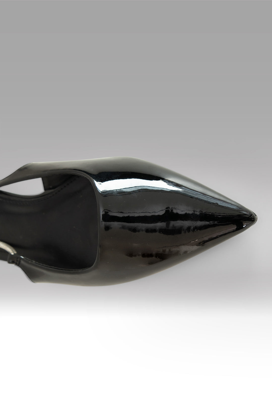 MULHER-SAPATO PRETO NOVO