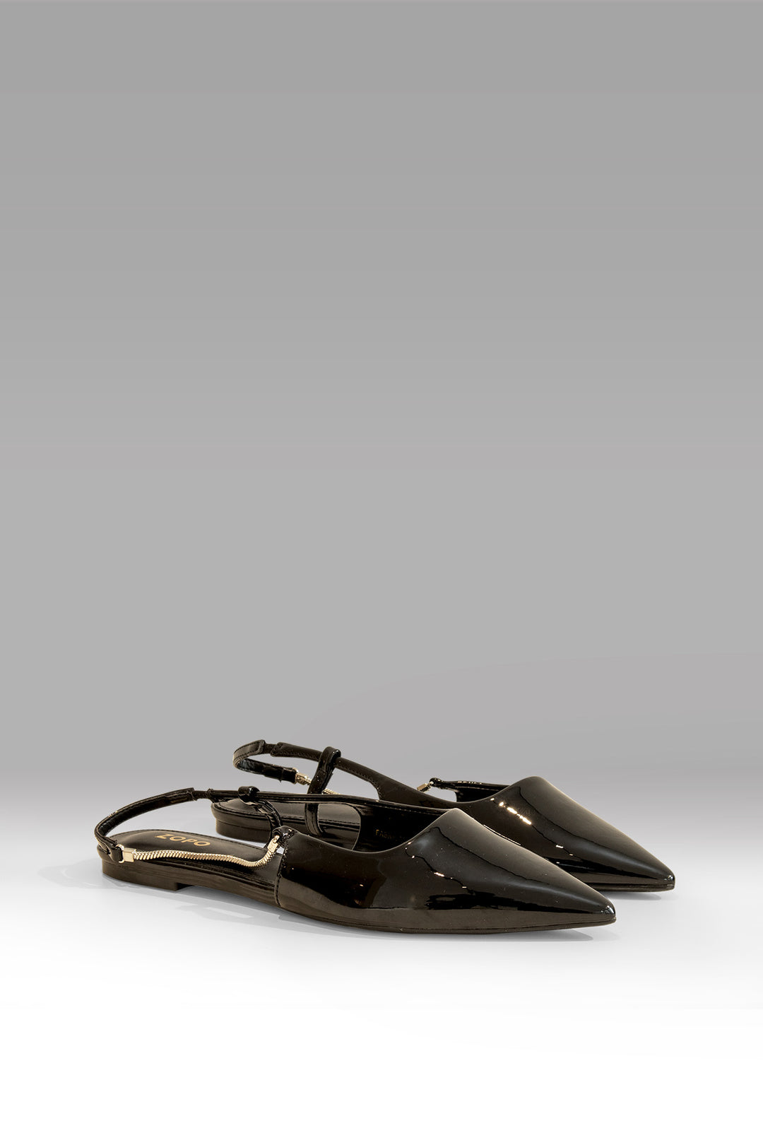 MULHER-SAPATO PRETO NOVO