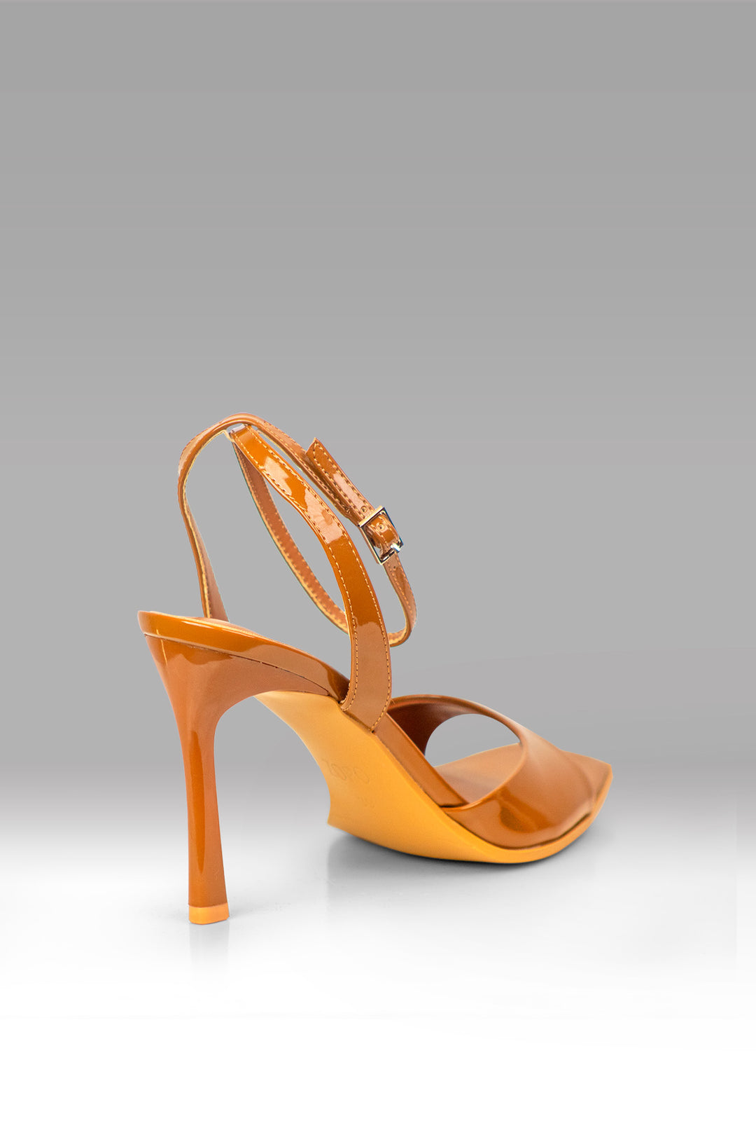 MULHER-SANDÁLIAS ALTAS AMARELAS NOVA