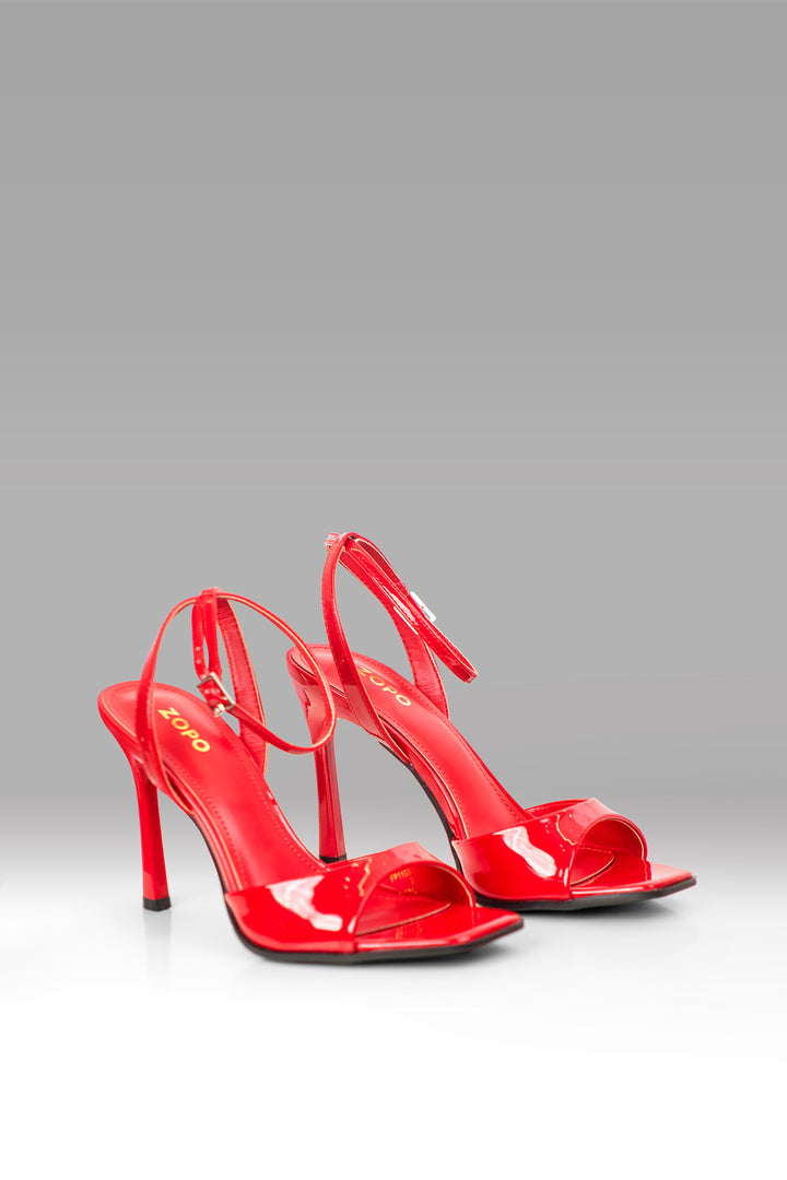 MULHER-SANDÁLIAS VERMELHAS NOVA