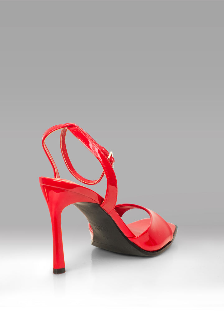 MULHER-SANDÁLIAS VERMELHAS NOVA