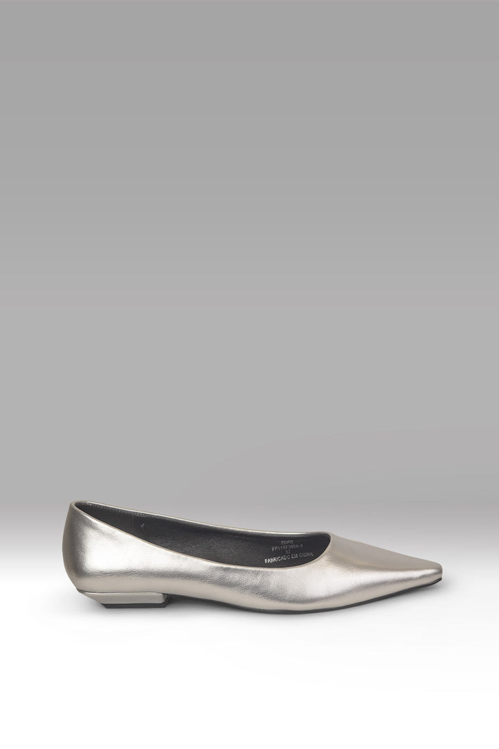 MULHER-SAPATO PRATEADO NOVO