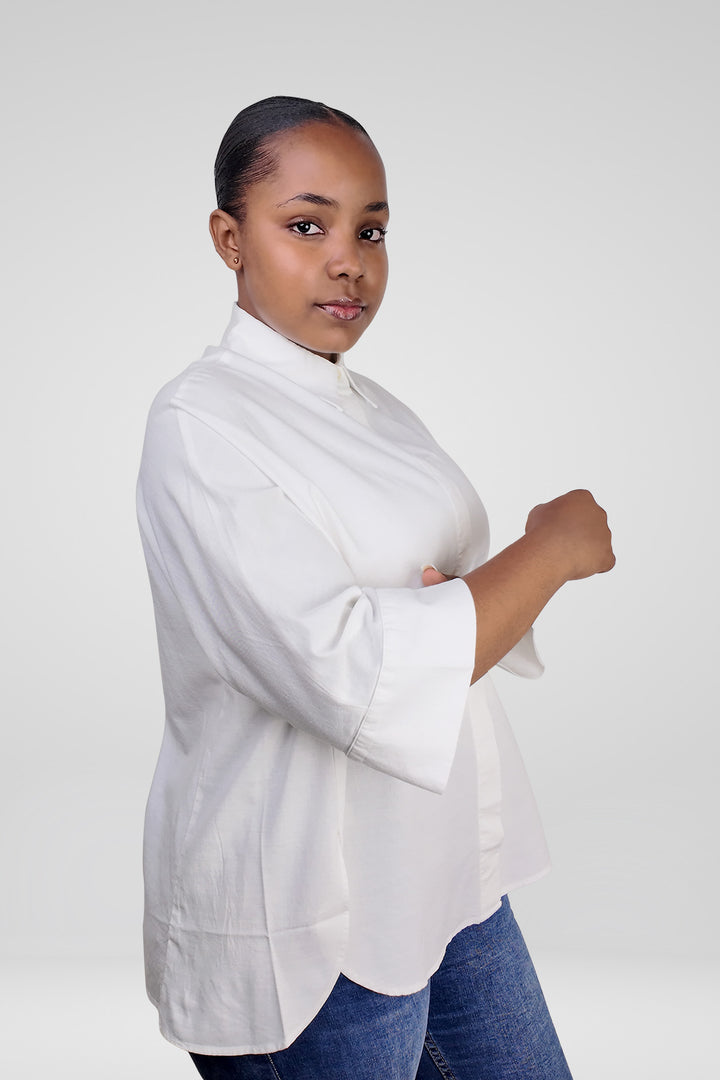 MULHER-CAMISA BRANCA NOVA