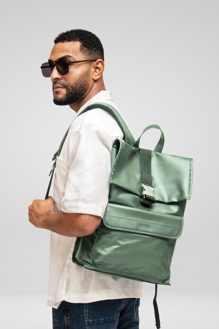 HOMEM-MOCHILA VERDE NOVA