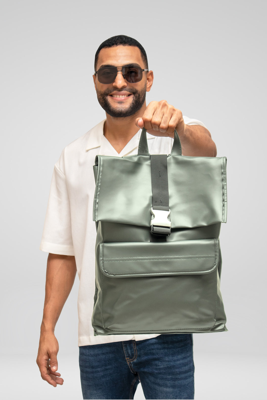 HOMEM-MOCHILA VERDE NOVA