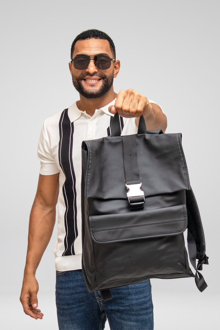 HOMEM-MOCHILA PRETA NOVA