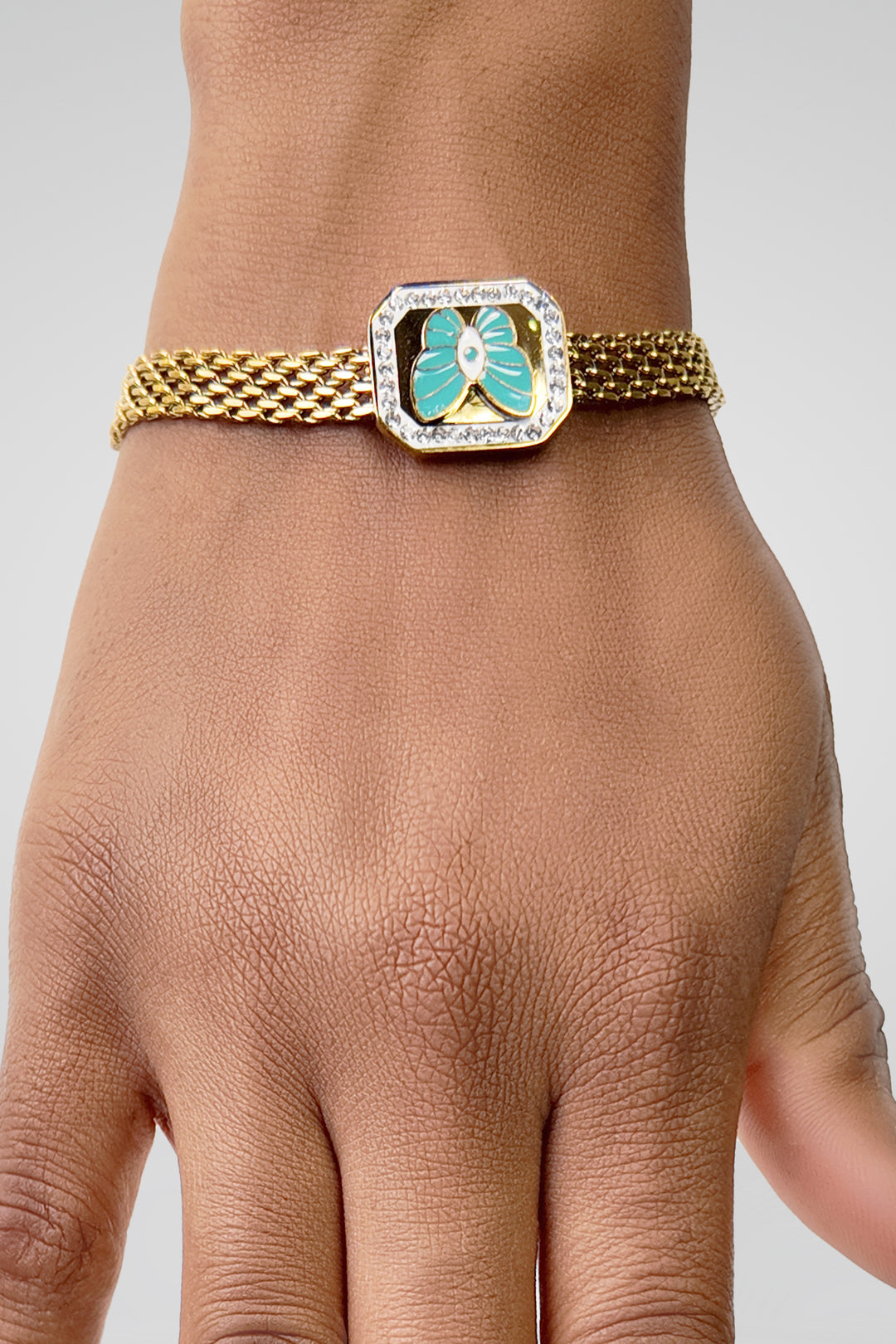 MULHER-PULSEIRA DOURADA COM DETALHE AZUL NOVA